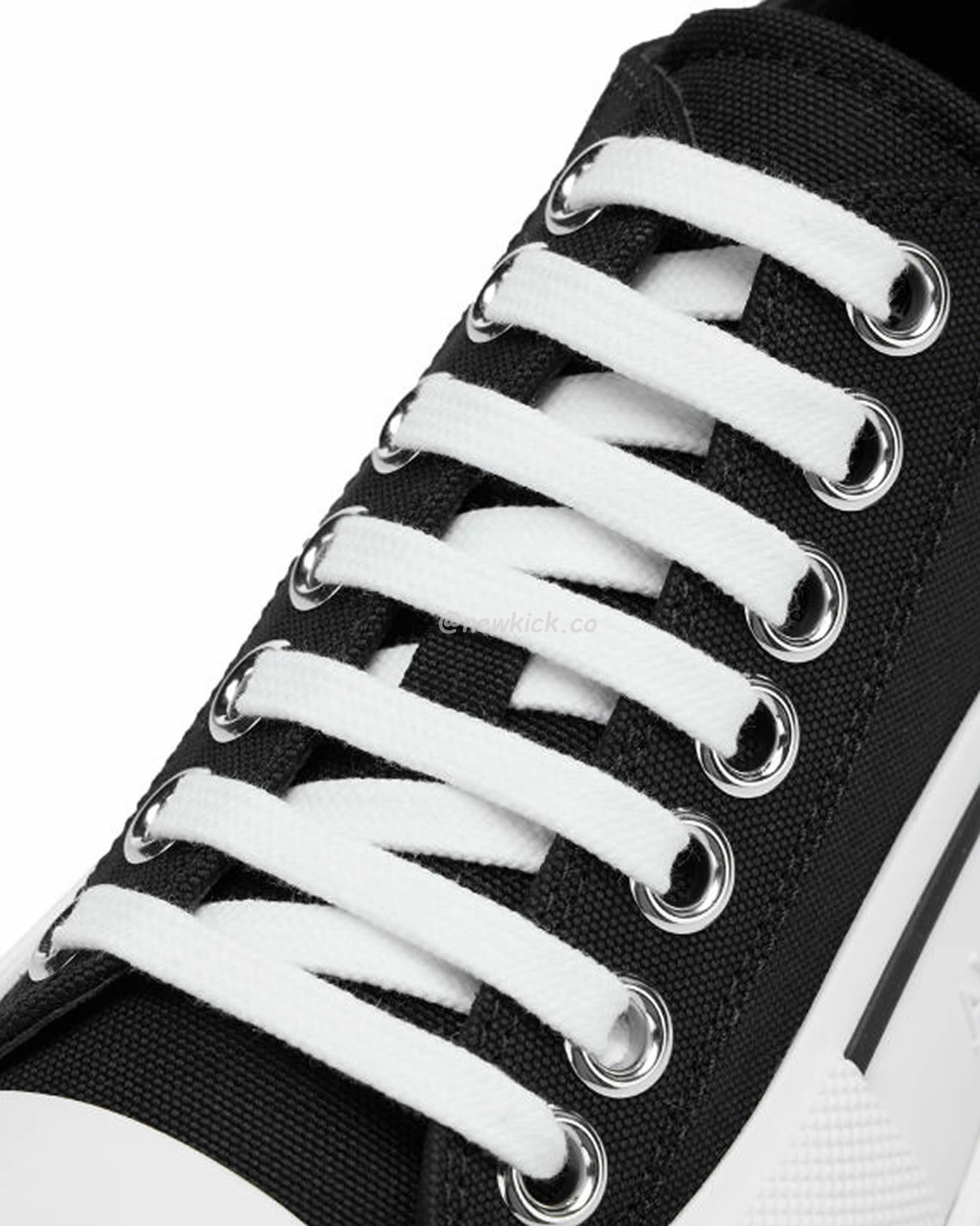 Alexander Mcqueen Tread Slick Low Lace Up Black White (6) - www.newkick.vip